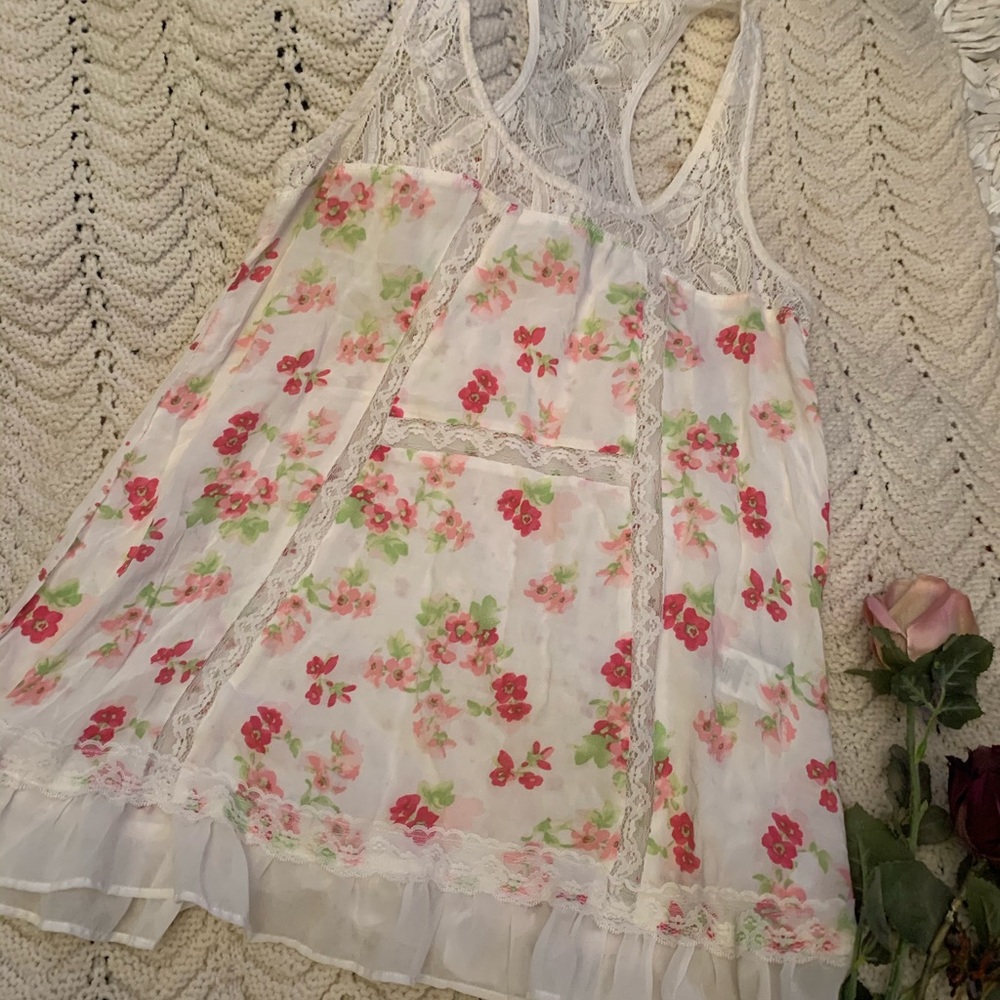 EUC Aeropostale White Lacey Floral Print Top Size Small